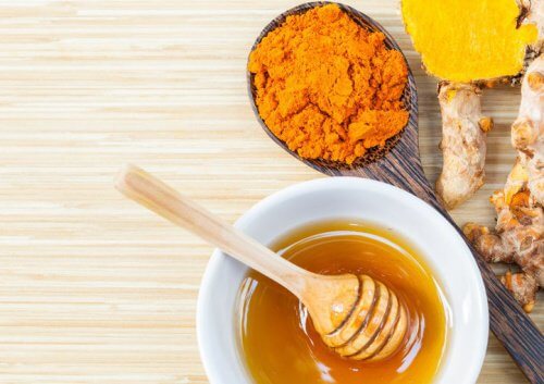 Treat and Cure Coughing with Honey and Turmeric